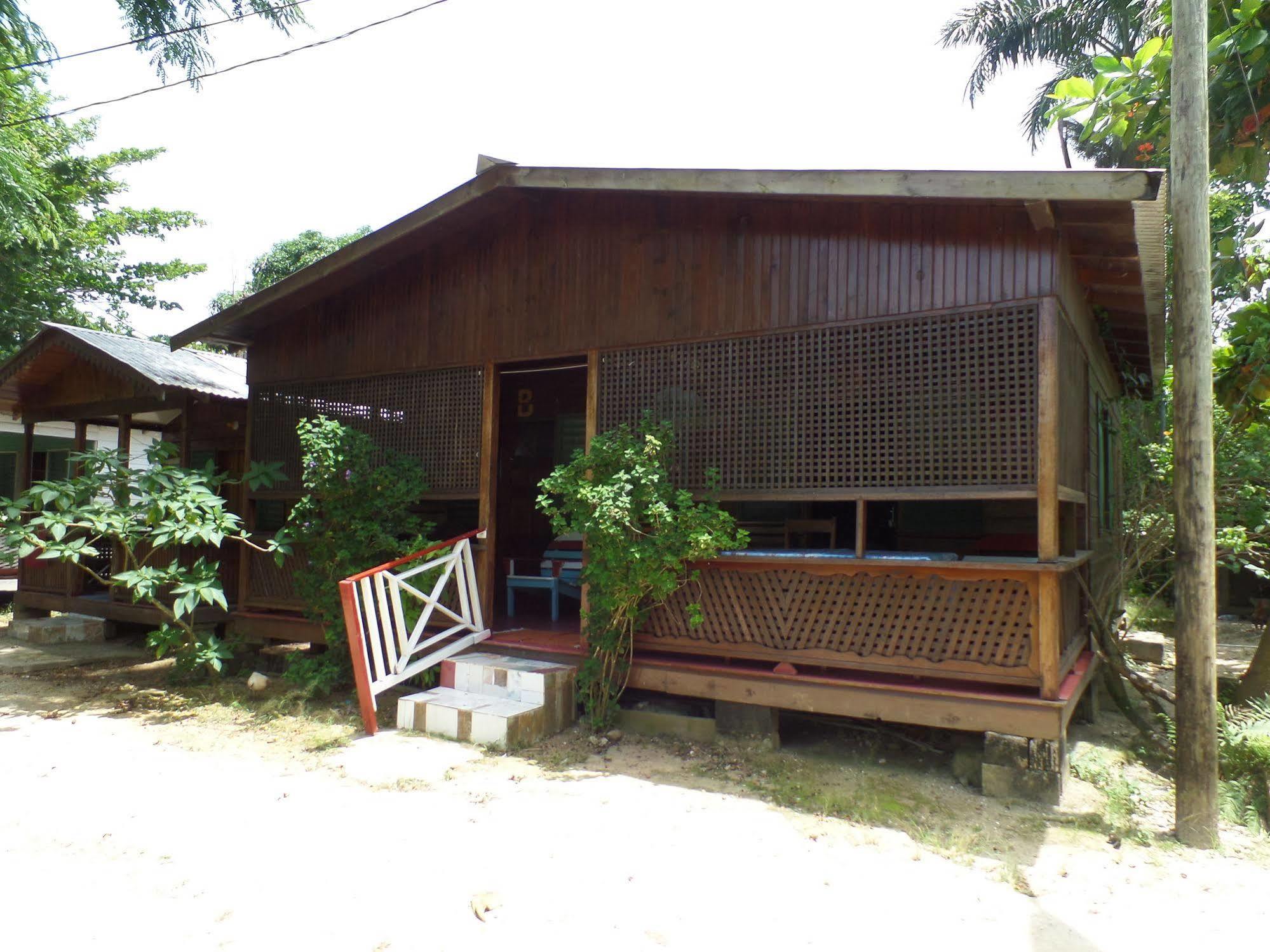 Beach Road Cottages At Jah Bs Negril Buitenkant foto