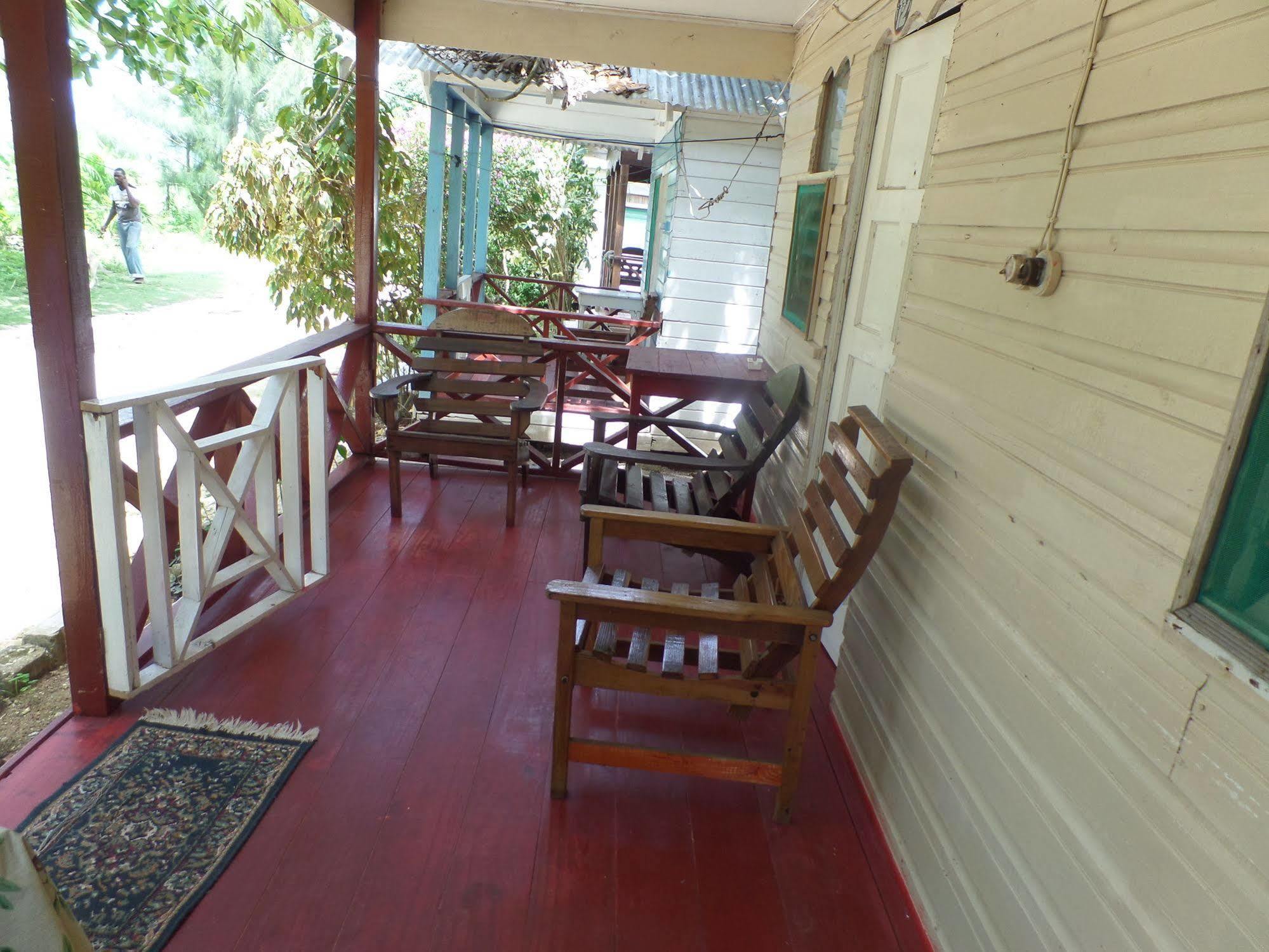 Beach Road Cottages At Jah Bs Negril Buitenkant foto