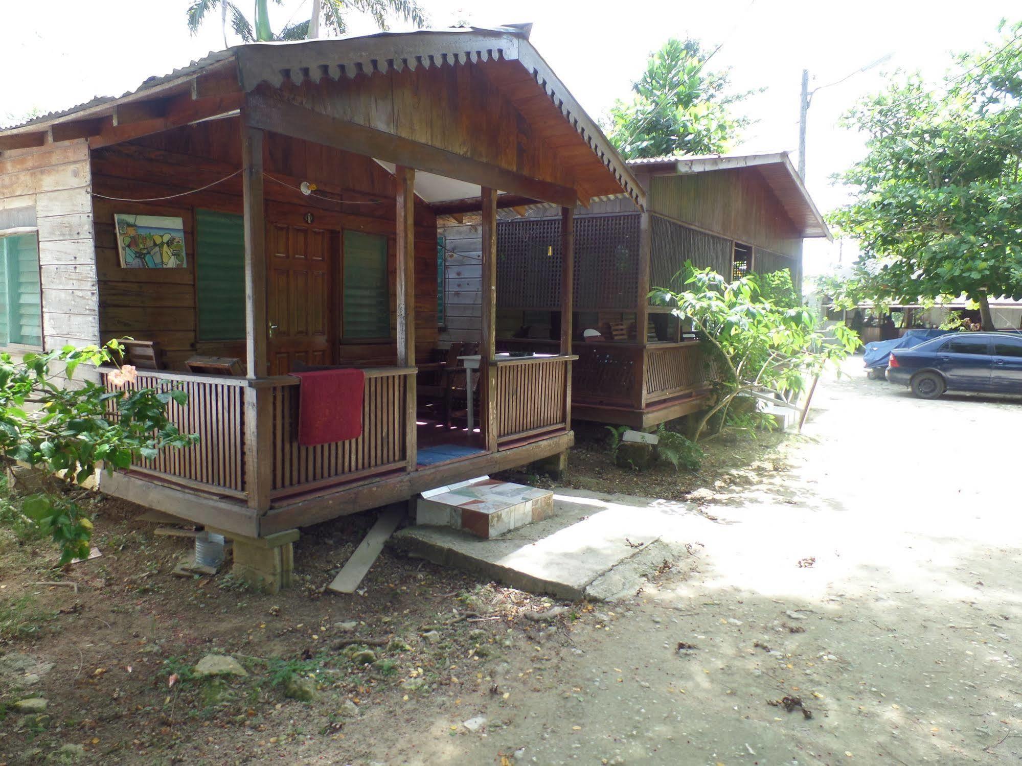 Beach Road Cottages At Jah Bs Negril Buitenkant foto