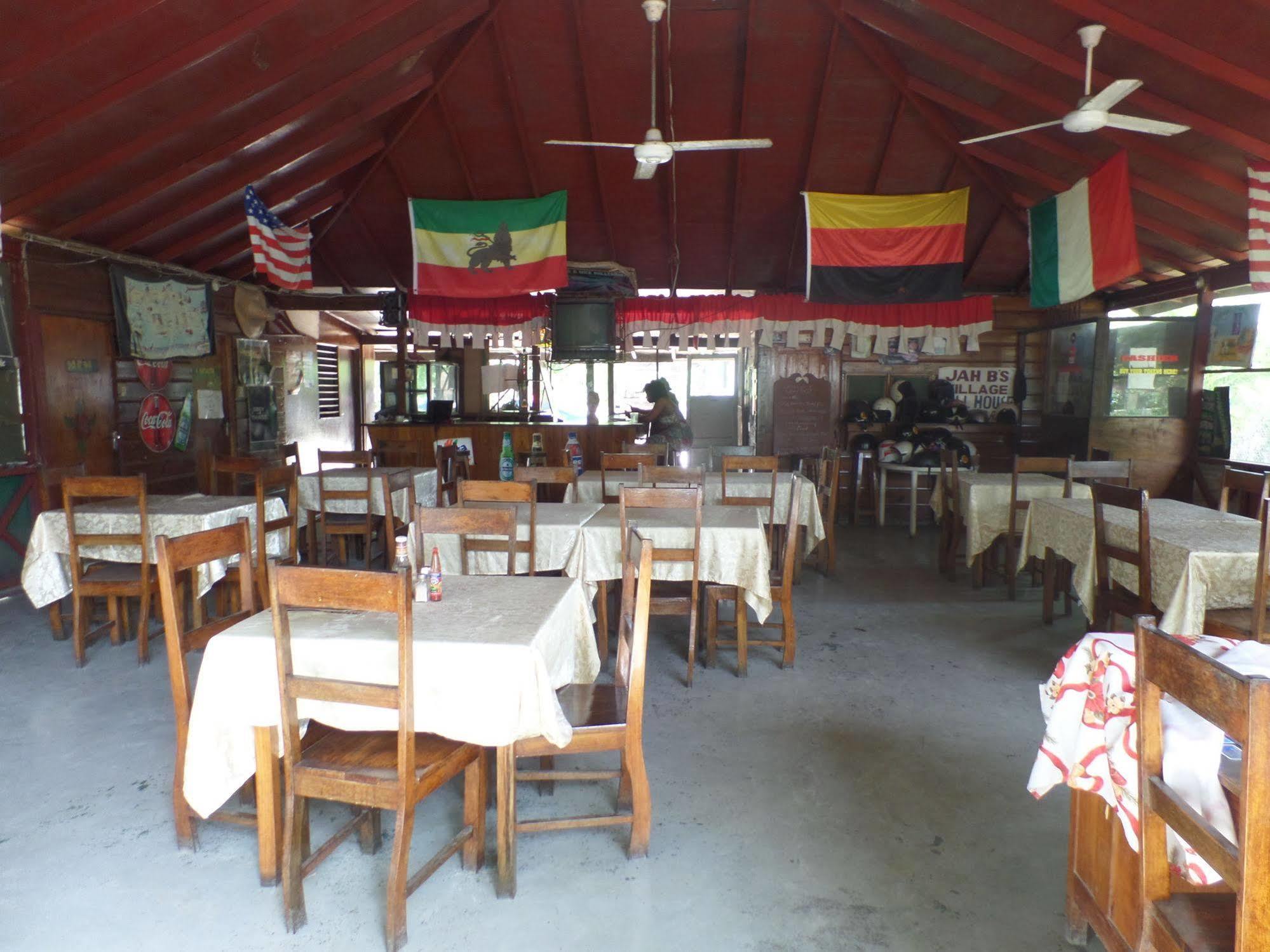 Beach Road Cottages At Jah Bs Negril Buitenkant foto