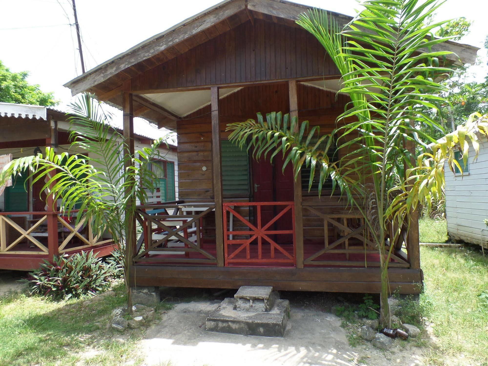 Beach Road Cottages At Jah Bs Negril Buitenkant foto